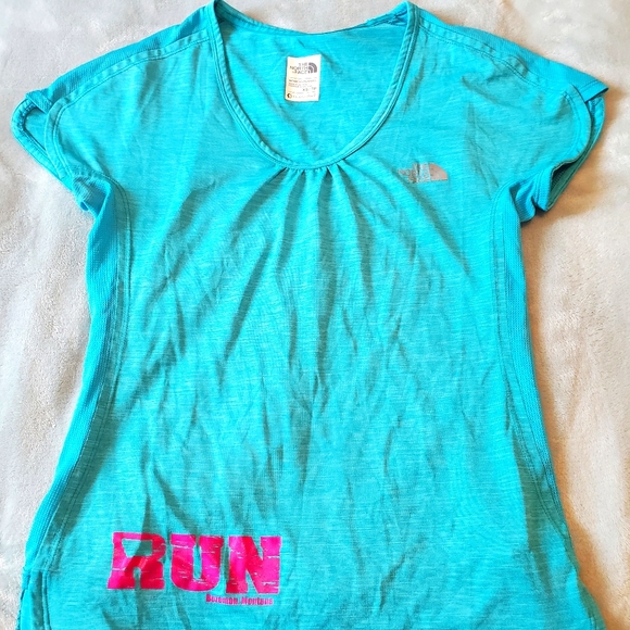 North face Bozeman, MT inspired workout top - Picture 1 of 4